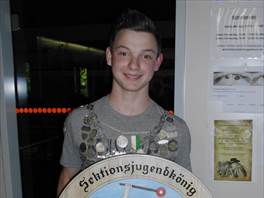 Ein Bild, das Person, drinnen, haltend, Wand enthält.
Automatisch generierte Beschreibung